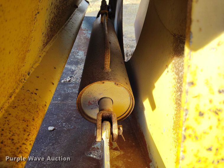 image for item DT0850 1992 Load King 2030 bottom dump trailer