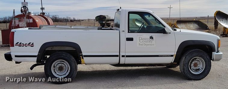 image for item DT0851 2000 GMC Sierra 2500 SL pickup truck