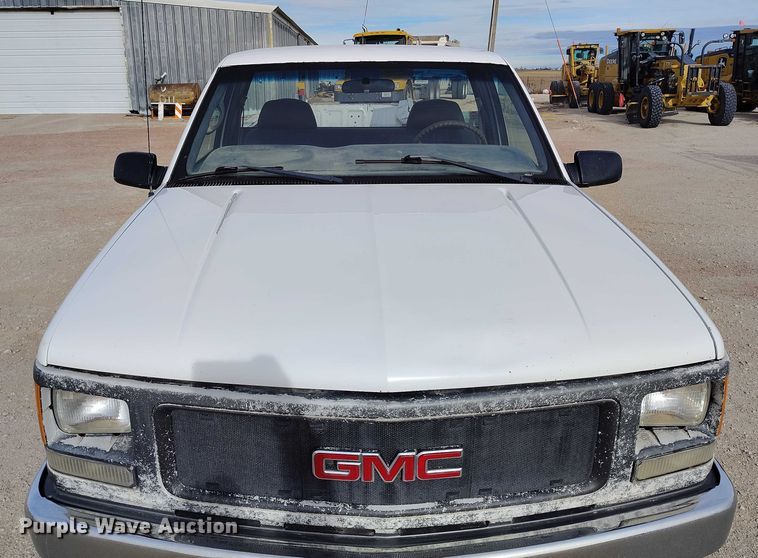 image for item DT0851 2000 GMC Sierra 2500 SL pickup truck