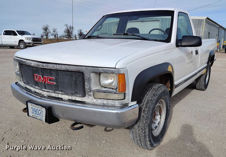 image for item DT0851 2000 GMC Sierra 2500 SL pickup truck