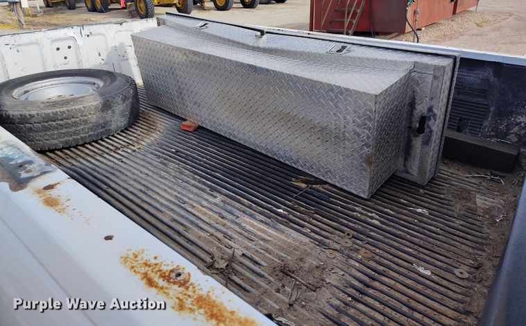 image for item DT0851 2000 GMC Sierra 2500 SL pickup truck