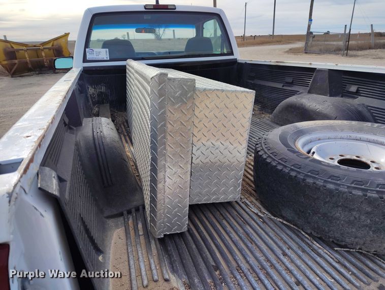 image for item DT0851 2000 GMC Sierra 2500 SL pickup truck