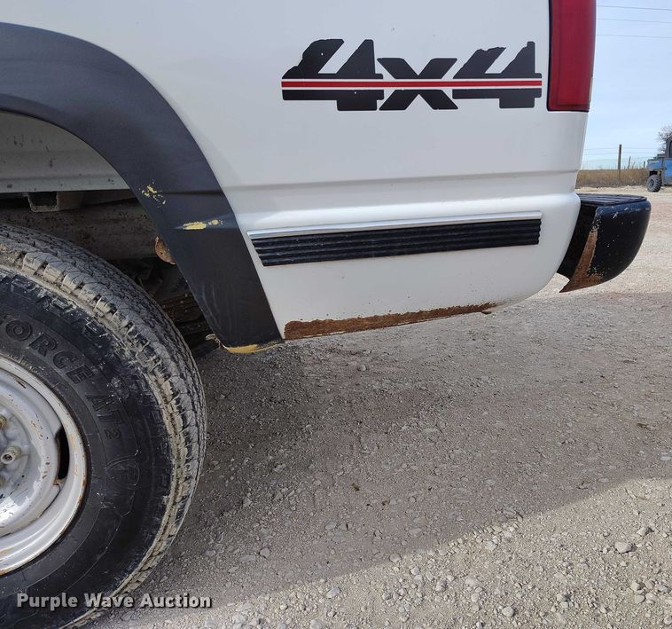 image for item DT0851 2000 GMC Sierra 2500 SL pickup truck