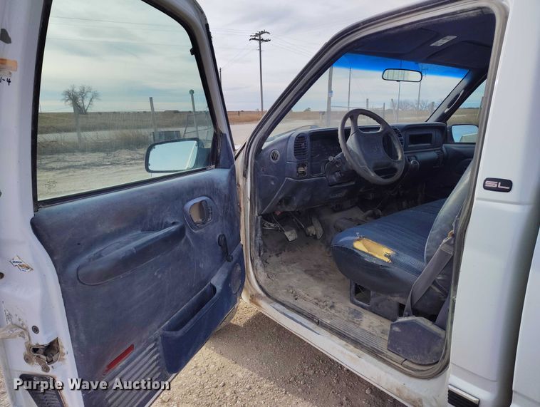 image for item DT0851 2000 GMC Sierra 2500 SL pickup truck