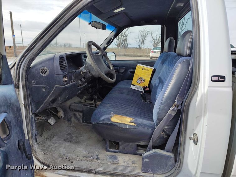 image for item DT0851 2000 GMC Sierra 2500 SL pickup truck