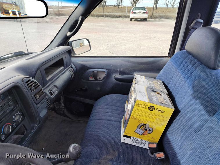 image for item DT0851 2000 GMC Sierra 2500 SL pickup truck