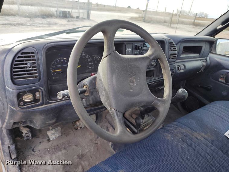 image for item DT0851 2000 GMC Sierra 2500 SL pickup truck