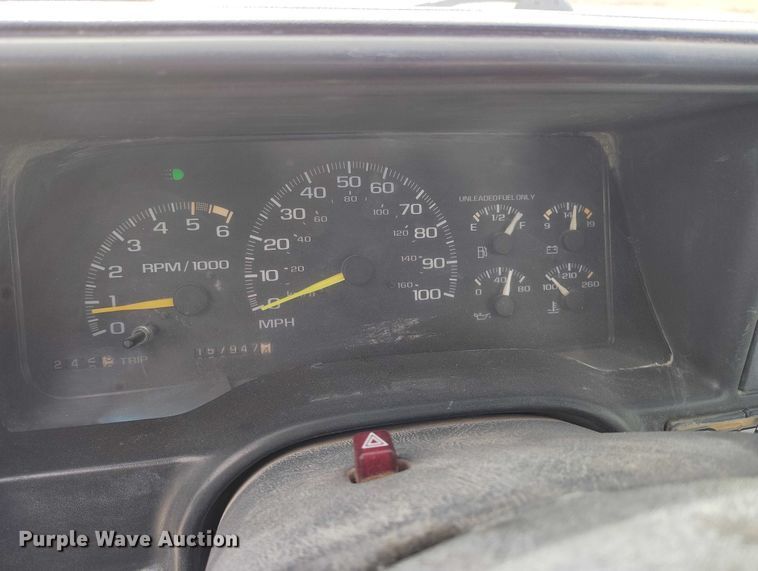 image for item DT0851 2000 GMC Sierra 2500 SL pickup truck