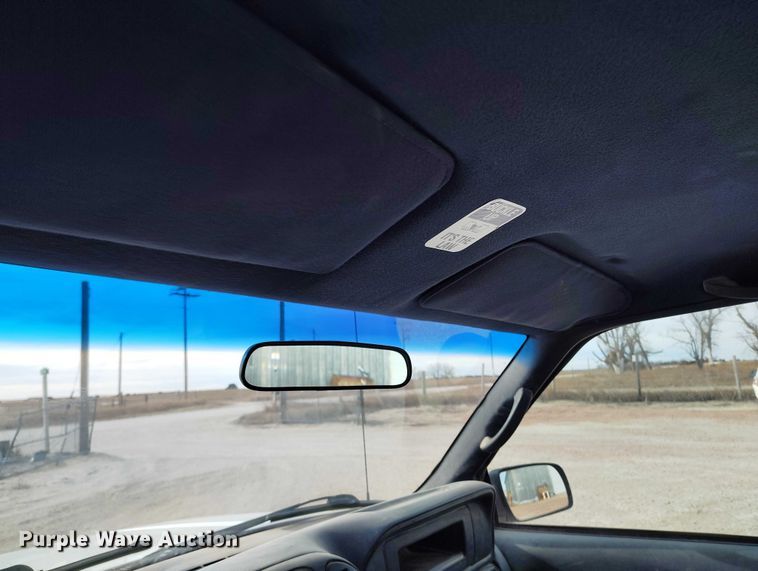 image for item DT0851 2000 GMC Sierra 2500 SL pickup truck