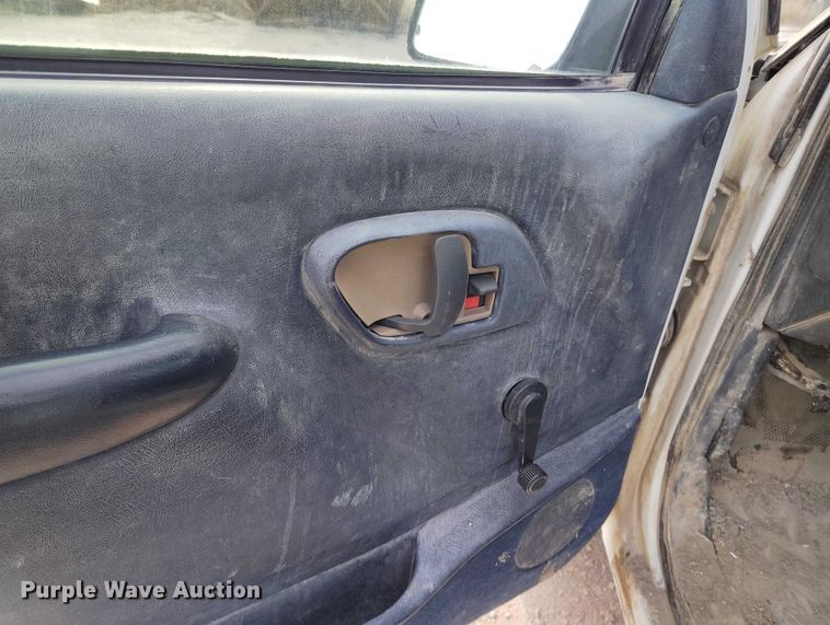 image for item DT0851 2000 GMC Sierra 2500 SL pickup truck