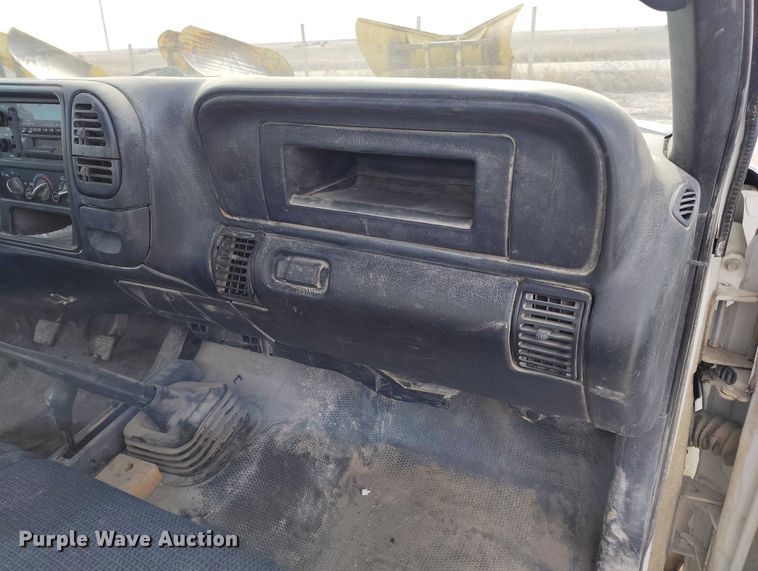 image for item DT0851 2000 GMC Sierra 2500 SL pickup truck