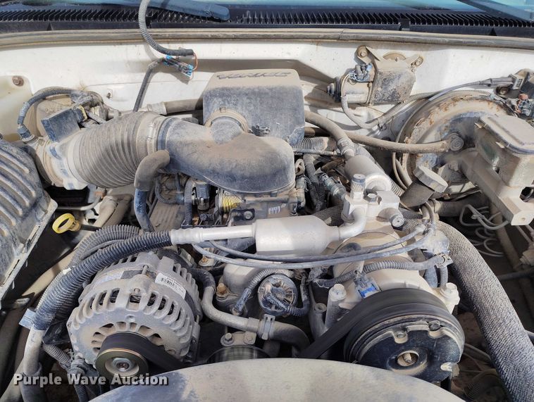 image for item DT0851 2000 GMC Sierra 2500 SL pickup truck