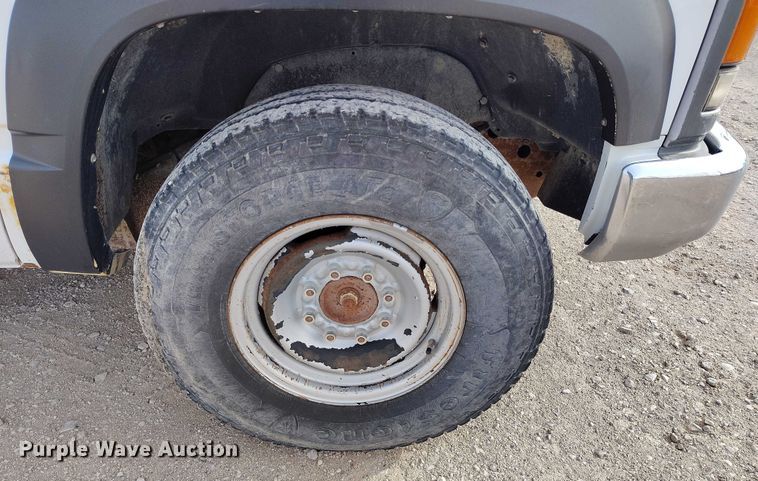 image for item DT0851 2000 GMC Sierra 2500 SL pickup truck