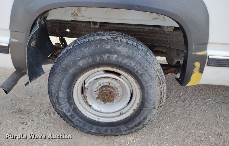 image for item DT0851 2000 GMC Sierra 2500 SL pickup truck