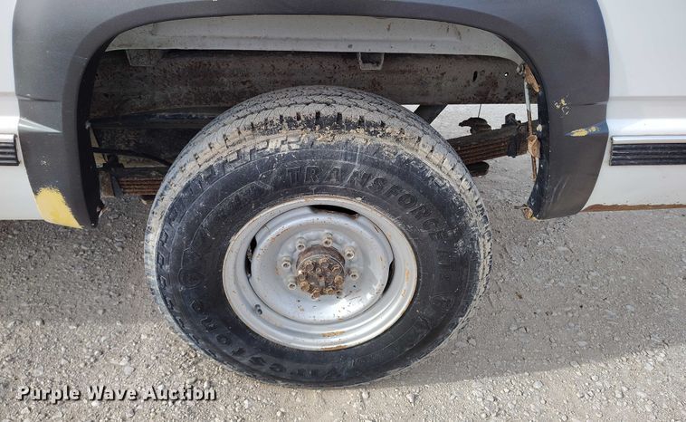 image for item DT0851 2000 GMC Sierra 2500 SL pickup truck