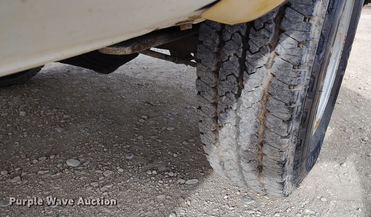 image for item DT0851 2000 GMC Sierra 2500 SL pickup truck