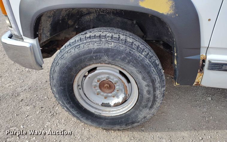 image for item DT0851 2000 GMC Sierra 2500 SL pickup truck