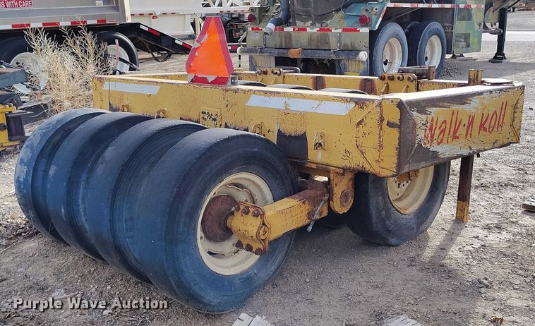 image for item DT0853 Walk 'n Roll pneumatic roller