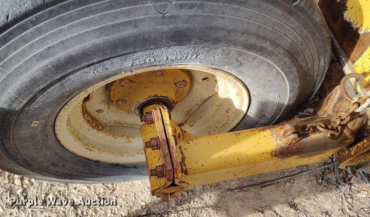 image for item DT0853 Walk 'n Roll pneumatic roller