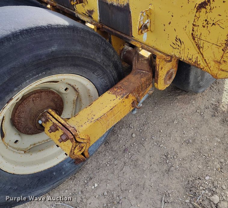 image for item DT0853 Walk 'n Roll pneumatic roller