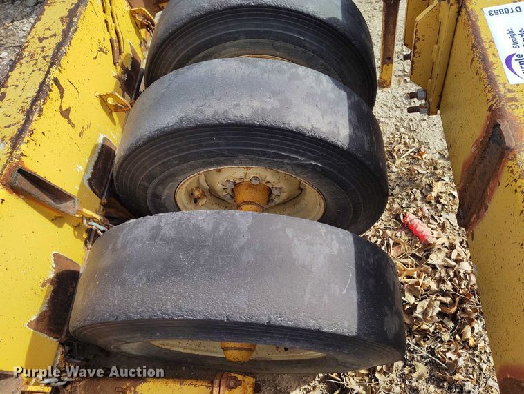 image for item DT0853 Walk 'n Roll pneumatic roller