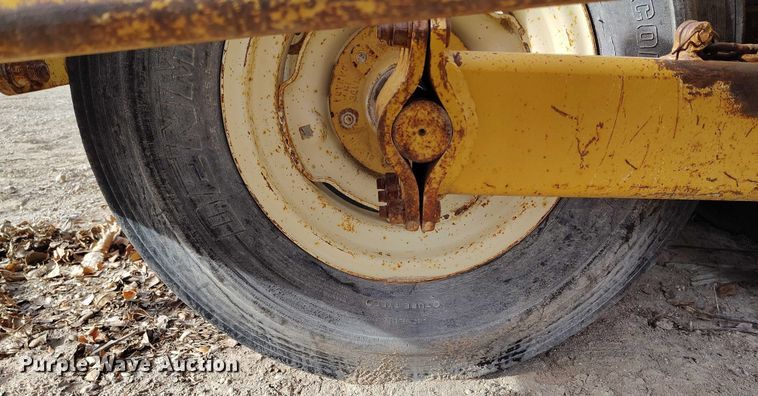 image for item DT0853 Walk 'n Roll pneumatic roller