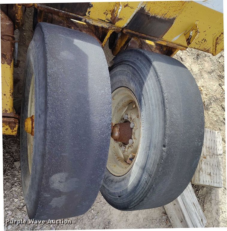 image for item DT0853 Walk 'n Roll pneumatic roller