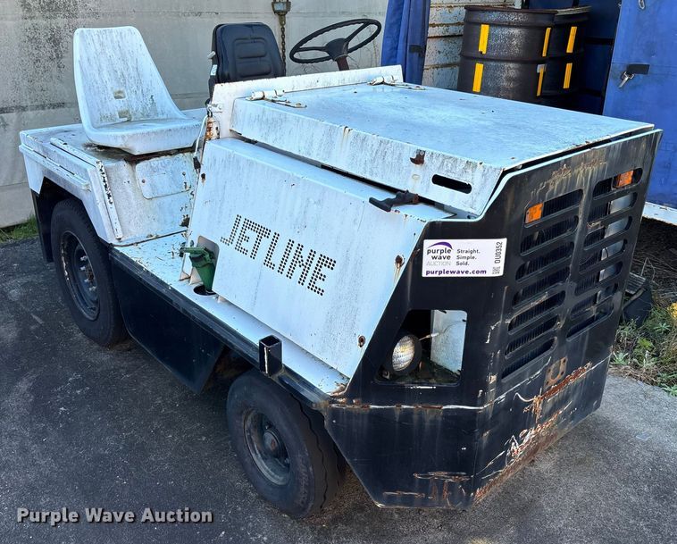 image for item DU0352 Jetline aircraft tug