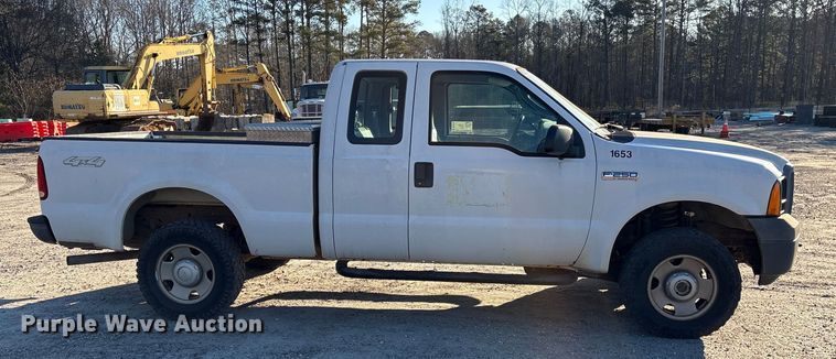 image for item DU2675 2006 Ford F250 Super Duty XL Ext. Cab pickup truck