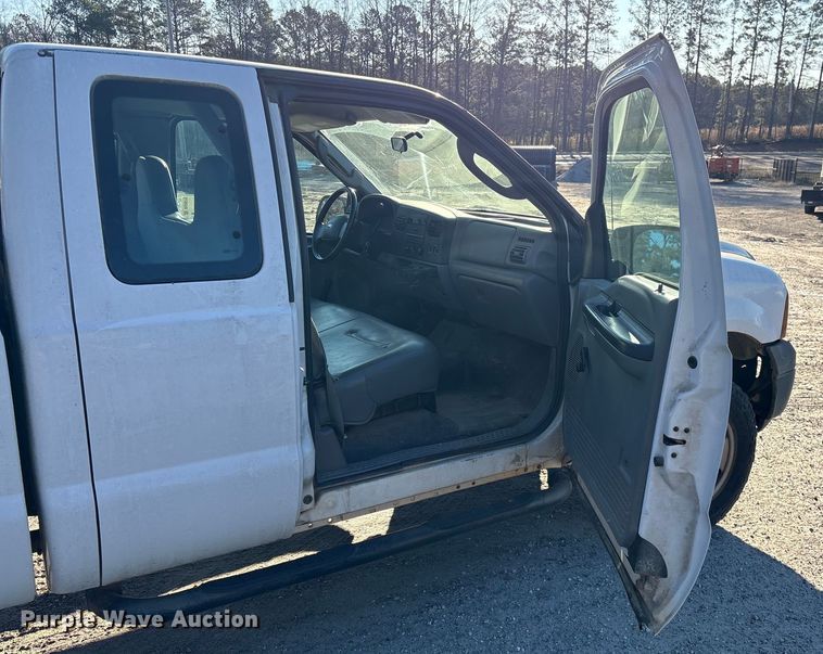image for item DU2675 2006 Ford F250 Super Duty XL Ext. Cab pickup truck