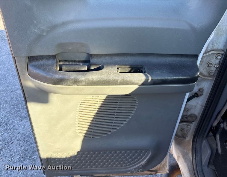 image for item DU2675 2006 Ford F250 Super Duty XL Ext. Cab pickup truck