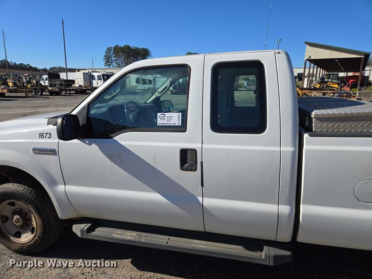 image for item DU2676 2007 Ford F250 Super Duty XL Ext. Cab pickup truck