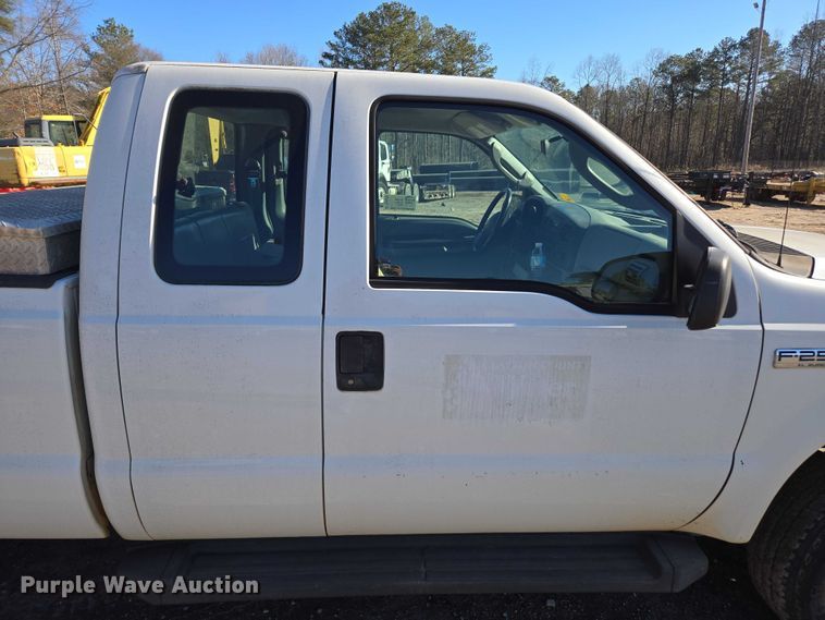 image for item DU2676 2007 Ford F250 Super Duty XL Ext. Cab pickup truck