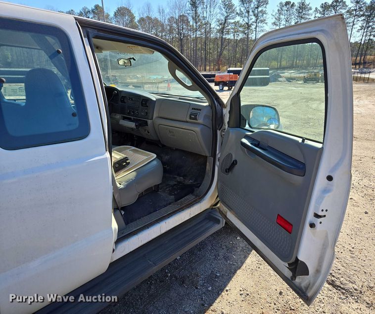 image for item DU2676 2007 Ford F250 Super Duty XL Ext. Cab pickup truck