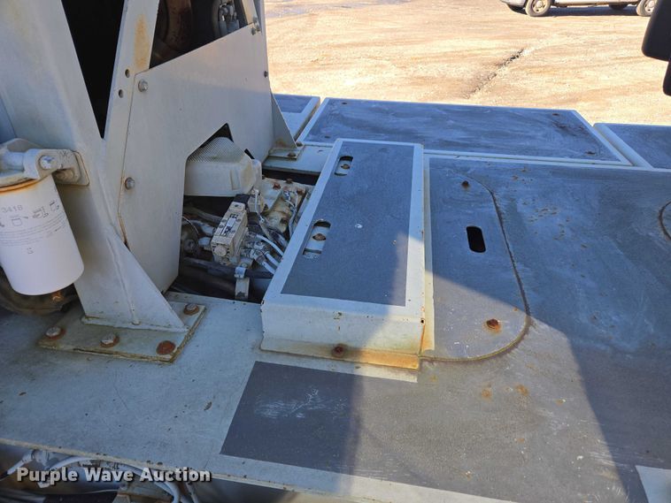 image for item DU2677 2003 Gradall XL3100 wheeled excavator