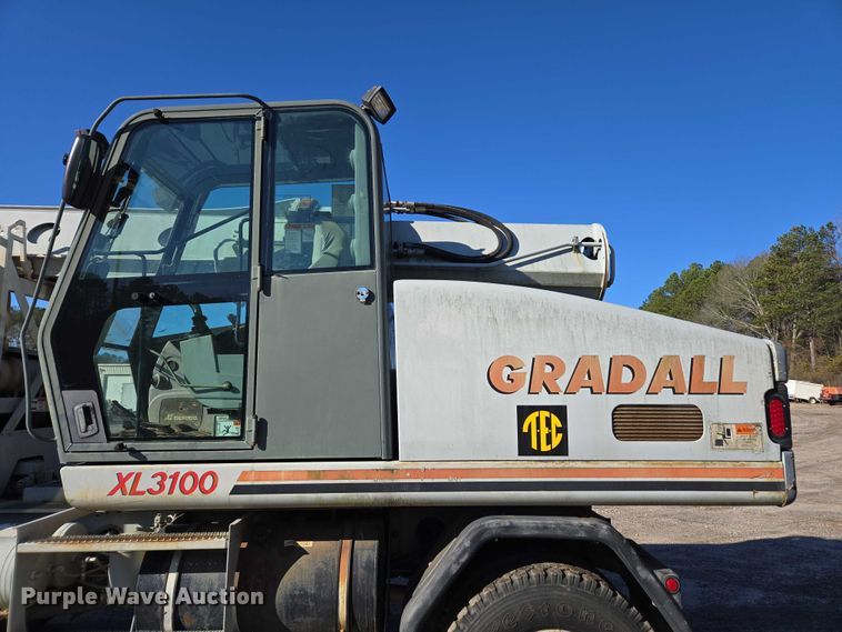 image for item DU2677 2003 Gradall XL3100 wheeled excavator
