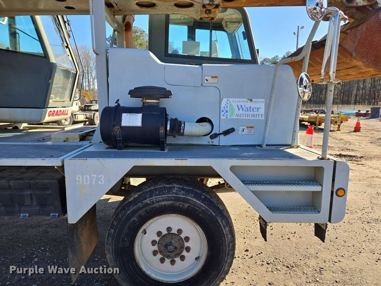 image for item DU2677 2003 Gradall XL3100 wheeled excavator