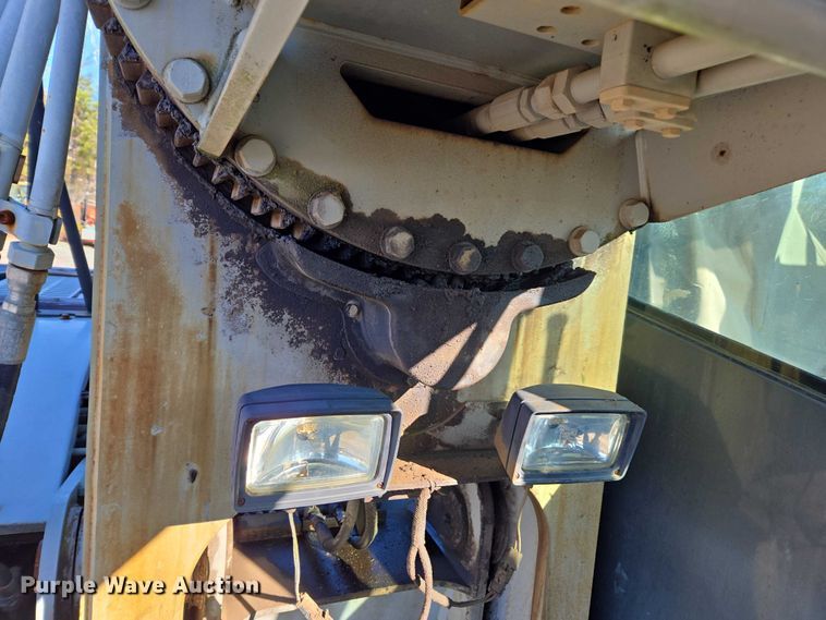 image for item DU2677 2003 Gradall XL3100 wheeled excavator