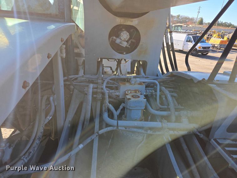 image for item DU2677 2003 Gradall XL3100 wheeled excavator