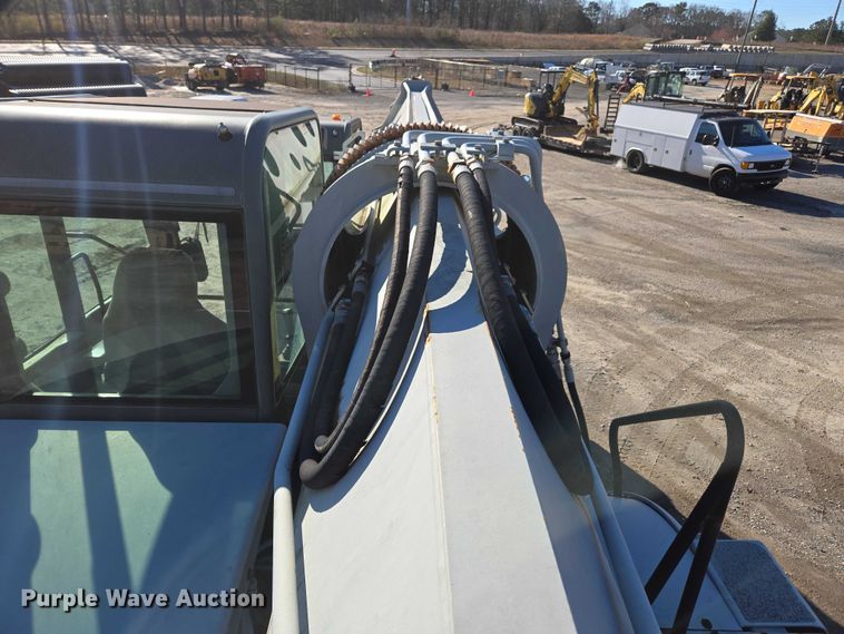 image for item DU2677 2003 Gradall XL3100 wheeled excavator