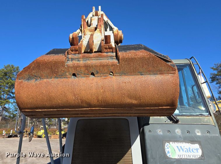 image for item DU2677 2003 Gradall XL3100 wheeled excavator