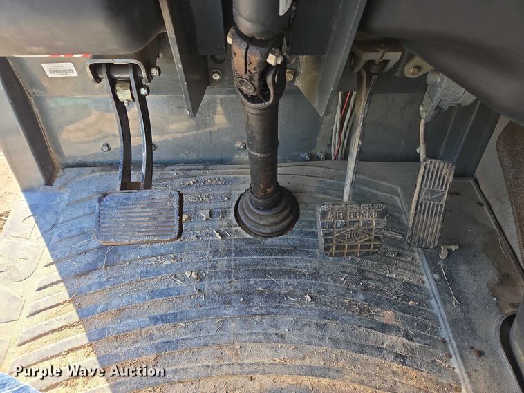 image for item DU2677 2003 Gradall XL3100 wheeled excavator