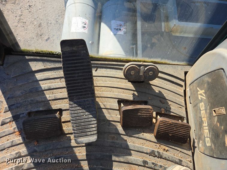 image for item DU2677 2003 Gradall XL3100 wheeled excavator