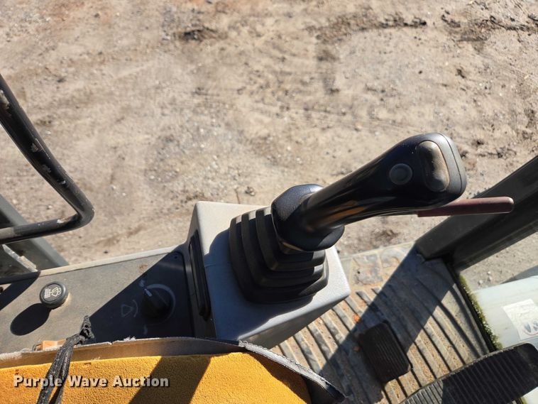 image for item DU2677 2003 Gradall XL3100 wheeled excavator