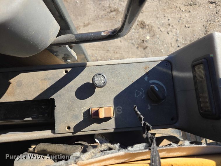 image for item DU2677 2003 Gradall XL3100 wheeled excavator