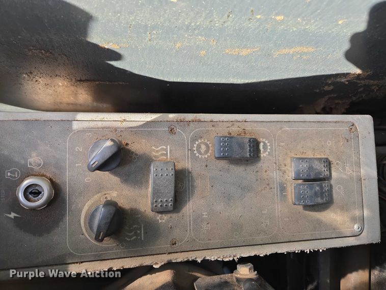 image for item DU2677 2003 Gradall XL3100 wheeled excavator