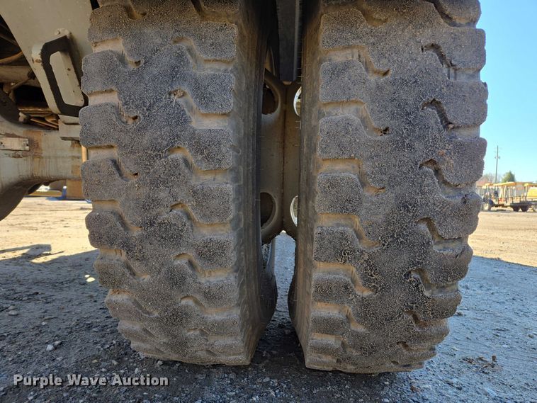 image for item DU2677 2003 Gradall XL3100 wheeled excavator