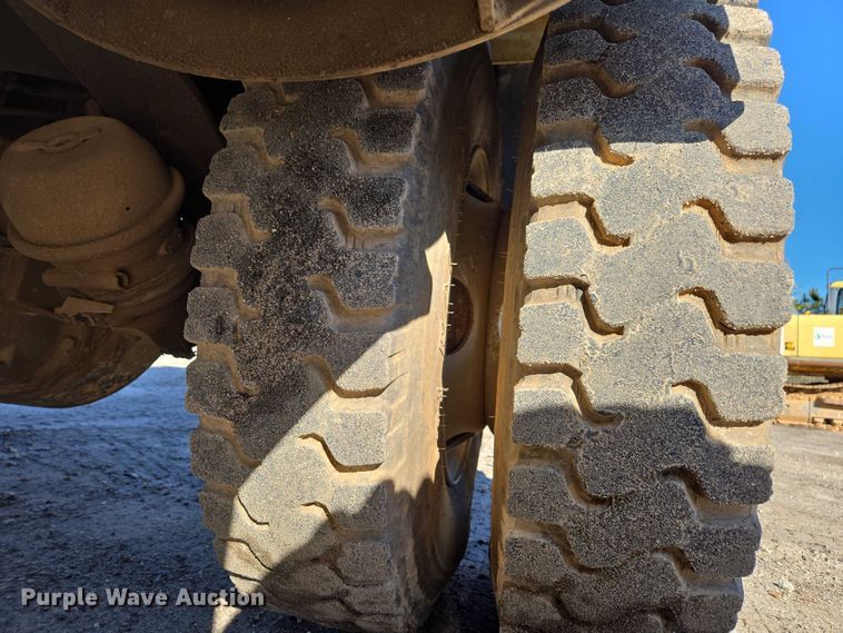 image for item DU2677 2003 Gradall XL3100 wheeled excavator