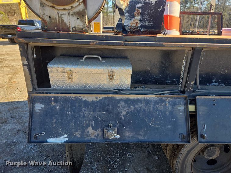 image for item DU2678 2008 Ford F450 Super Duty XL flatbed truck