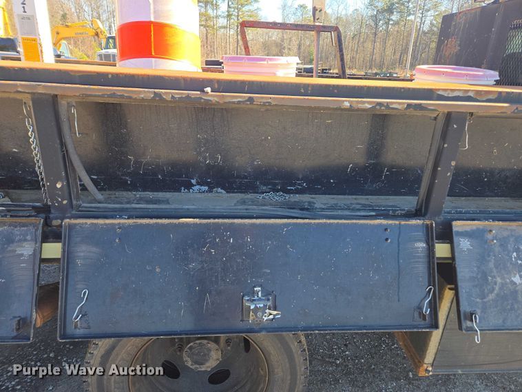 image for item DU2678 2008 Ford F450 Super Duty XL flatbed truck